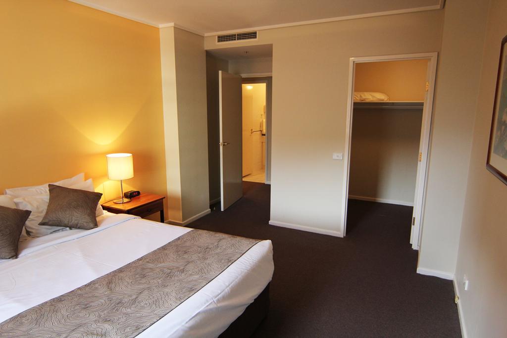 พาราเมาท์ เซอร์วิส อพาร์ตเมนท์ Aparthotel เมลเบิร์น ภายนอก รูปภาพ